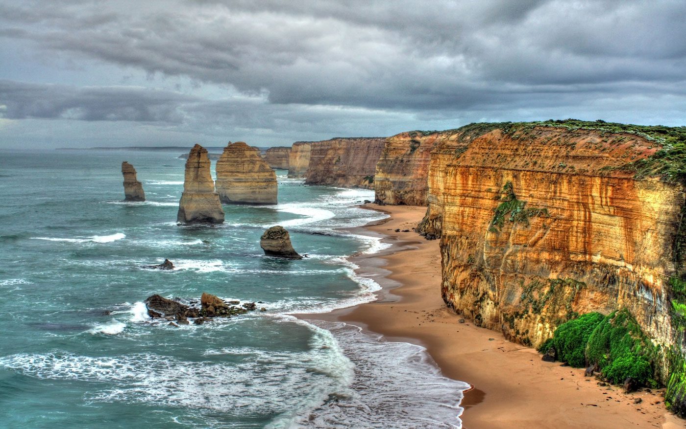 12-Apostles-on-the-Great-Ocean-Road,-Melbourne_shutterstock_96897181