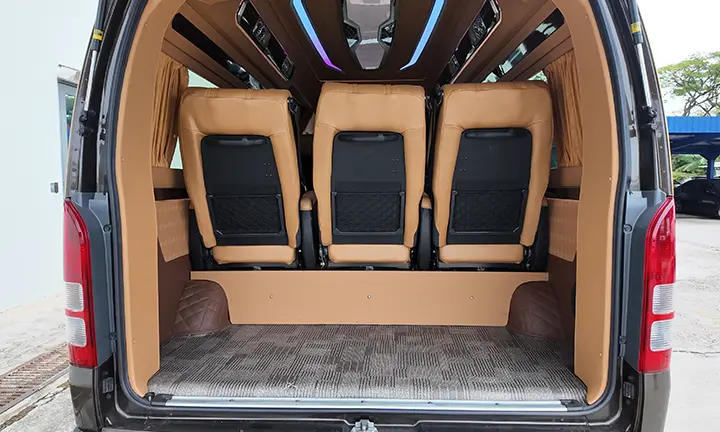 8 SEATER Large Luggage Space