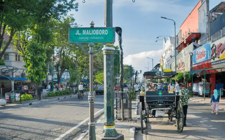 Yogyakarta Tours 4 Malioboro Street_resized_900